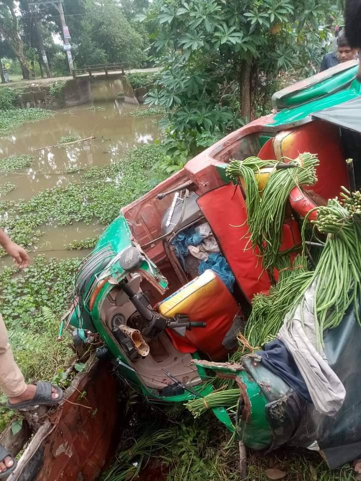 ছাতকে সড়ক দুর্ঘটনায় আহত ৫ জন