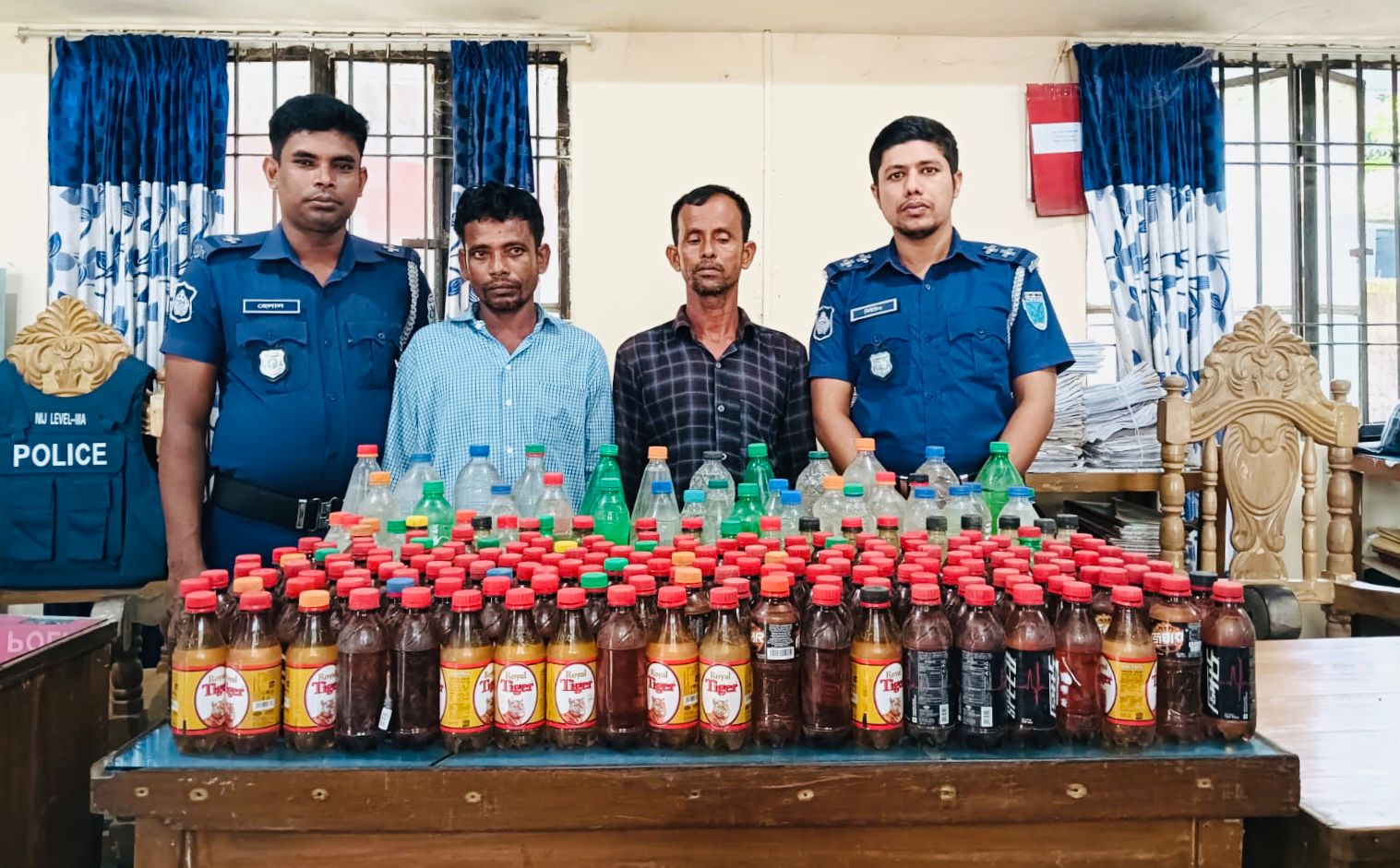 সুনামগঞ্জের দিরাইয়ে ৭০ লিটার মদসহ আটক ২