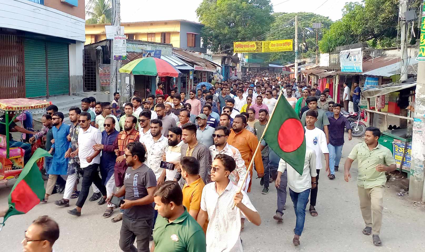 সিংড়ায় ছাত্রদলের আনন্দ মিছিল