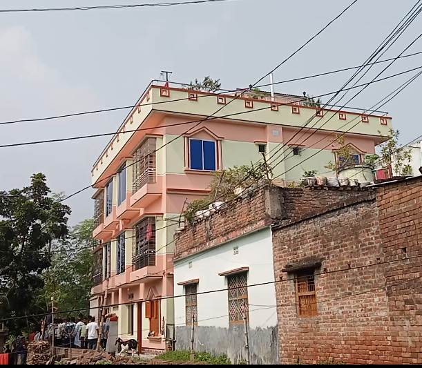 বিদেশ পাঠানোর স্বপ্ন দেখিয়ে দুই বন্ধুর প্রতারণা