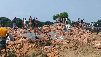 অবৈধ ৩টি ইটভাটা গুঁড়িয়ে দিল প্রশাসন