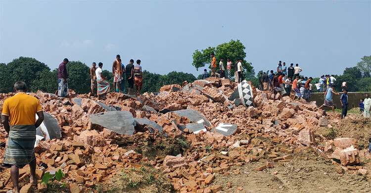 অবৈধ ৩টি ইটভাটা গুঁড়িয়ে দিল প্রশাসন