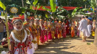 রাখাল নৃত্যের তালে তালে শুরু হলো মহারাসলীলা 