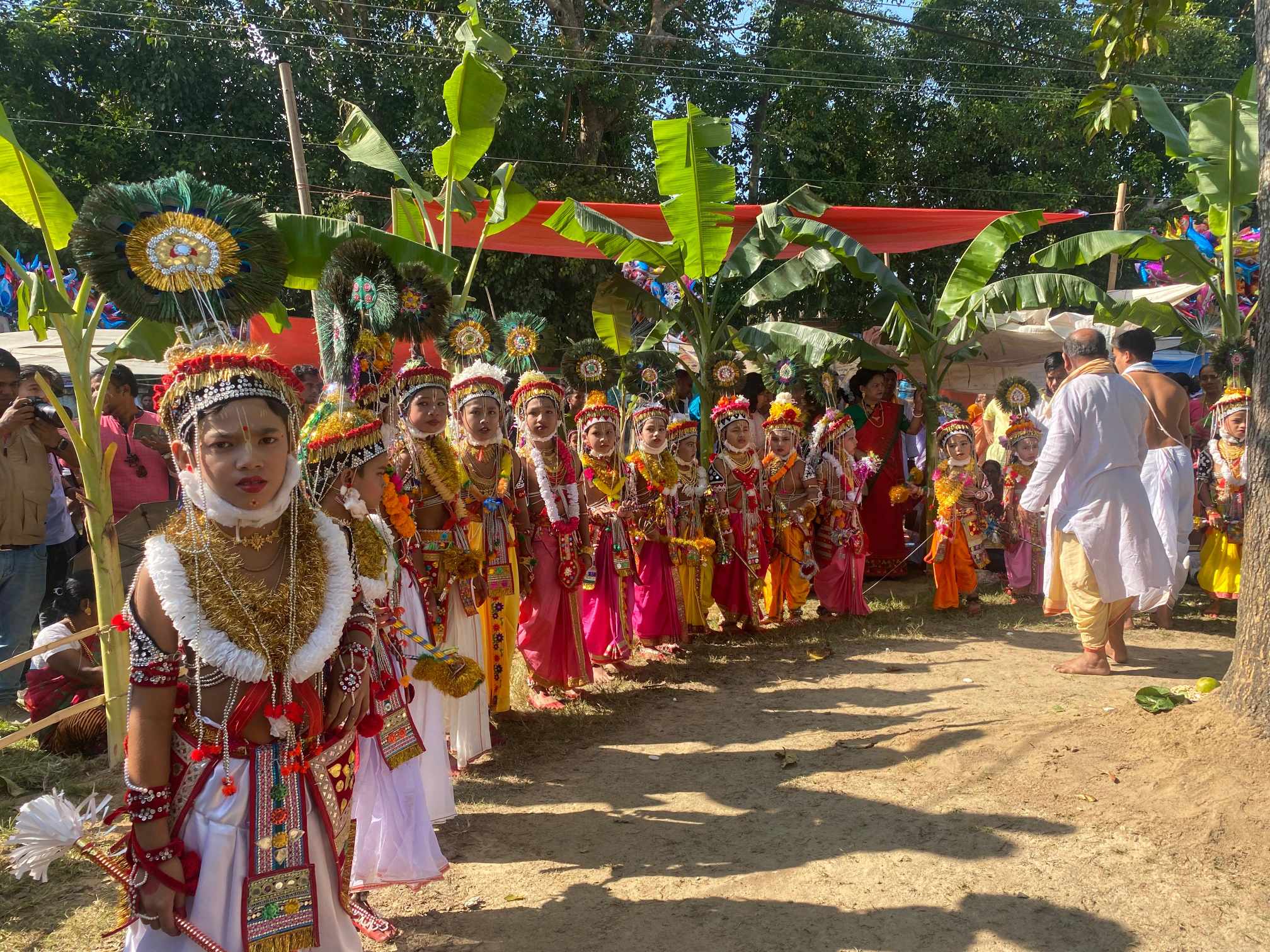 রাখাল নৃত্যের তালে তালে শুরু হলো মহারাসলীলা 