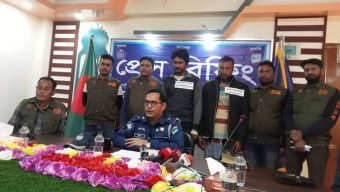২৩ লাখ টাকা ছিনতাইয়ের ঘটনায় সাতক্ষীরায় গ্রেপ্তার-২