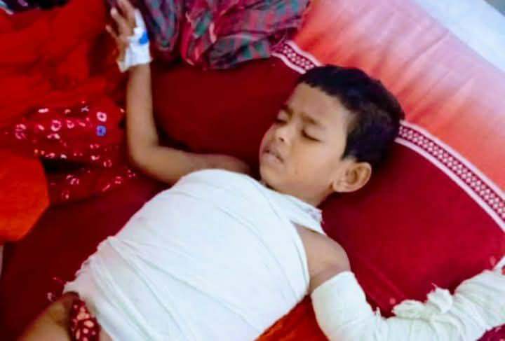 অবুঝ শিশু খুশি মনিকে বাঁচাতে এগিয়ে আসার আকুতি বাবা মা’র
