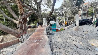 ধানমন্ডির ৩২নম্বরের বেজমেন্টে জনতার ভিড় আয়নাঘরের খোঁজে,