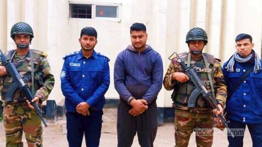 সমন্বয়ক পরিচয়ে লাঠি দিয়ে এসিল্যান্ড কে হামলার চেষ্টা : যৌথ বাহিনীর খাঁচায় সেই রুমি বন্দী