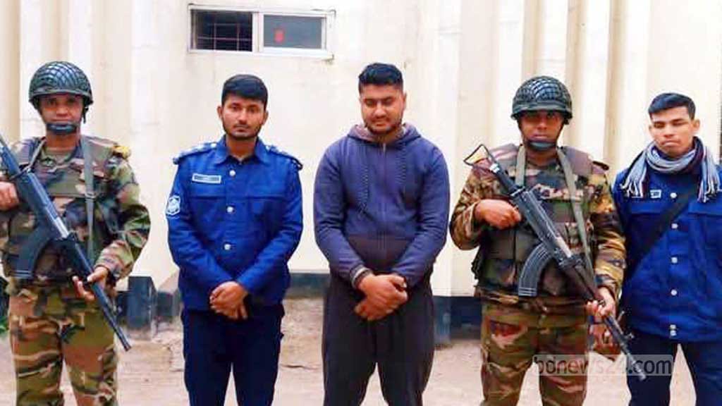 সমন্বয়ক পরিচয়ে লাঠি দিয়ে এসিল্যান্ড কে হামলার চেষ্টা : যৌথ বাহিনীর খাঁচায় সেই রুমি বন্দী