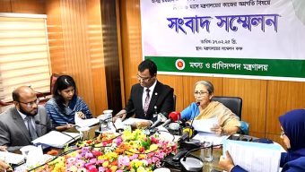রোজায়  প্রাণিসম্পদ মন্ত্রণালয় গরুর মাংস ৬৫০ ও মুরগি ২৫০ টাকায় বিক্রি করবে