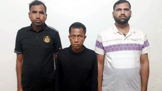 চাঁদাবাজির অভিযোগ চাকুরিচ্যুত দুই সেনাসদস্যসহ গ্রেফতার ৩