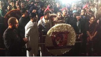সুনামগঞ্জে রাত ১২টা এক মিনিটে কেন্দ্রীয় শহীদ মিণারে শহীদ স্মরণে জনতার ঢল