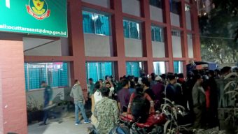 রাজধানীর উত্তরায় ৩ ছাত্র আটকের প্রতিবাদে উত্তরা পূর্ব থানা ঘেরাওয়ের