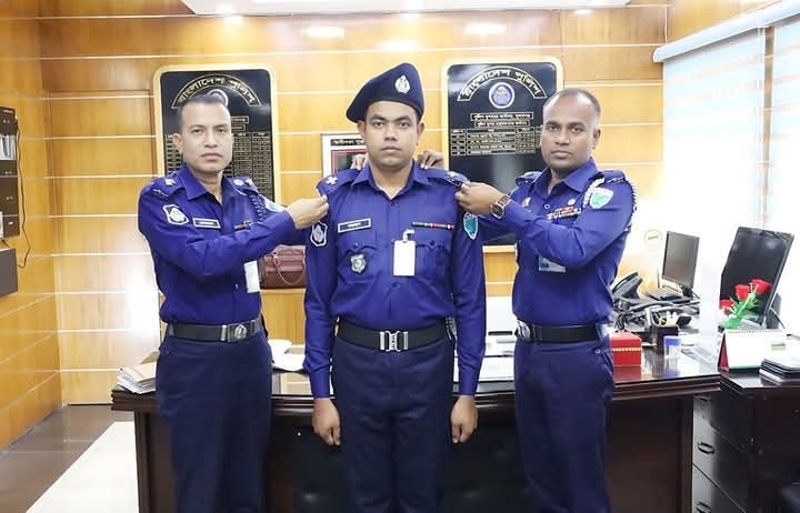 র‍্যাংক ব্যাজ অলঙ্করণ