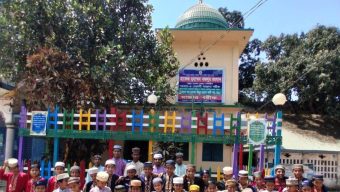 দরবার এ বেতাগী আস্তানা শরীফের পক্ষ থেকে কোরআনের পাখিদের ঈদের নতুন জামা বিতরণ