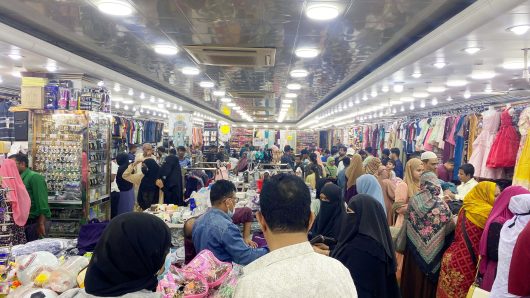 মৌলভীবাজারে জমে উঠেছে ঈদের বাজার, হিমশিম খাচ্ছে বিক্রেতারা