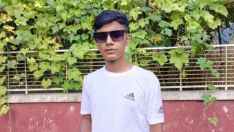 চরভদ্রাসনে  গ্রাম্য সালিশ বৈঠক বসে যুবকের মাথার চুল কেটে ন্যারা করে দিযার পর আত্নহত্যা চেষ্টা