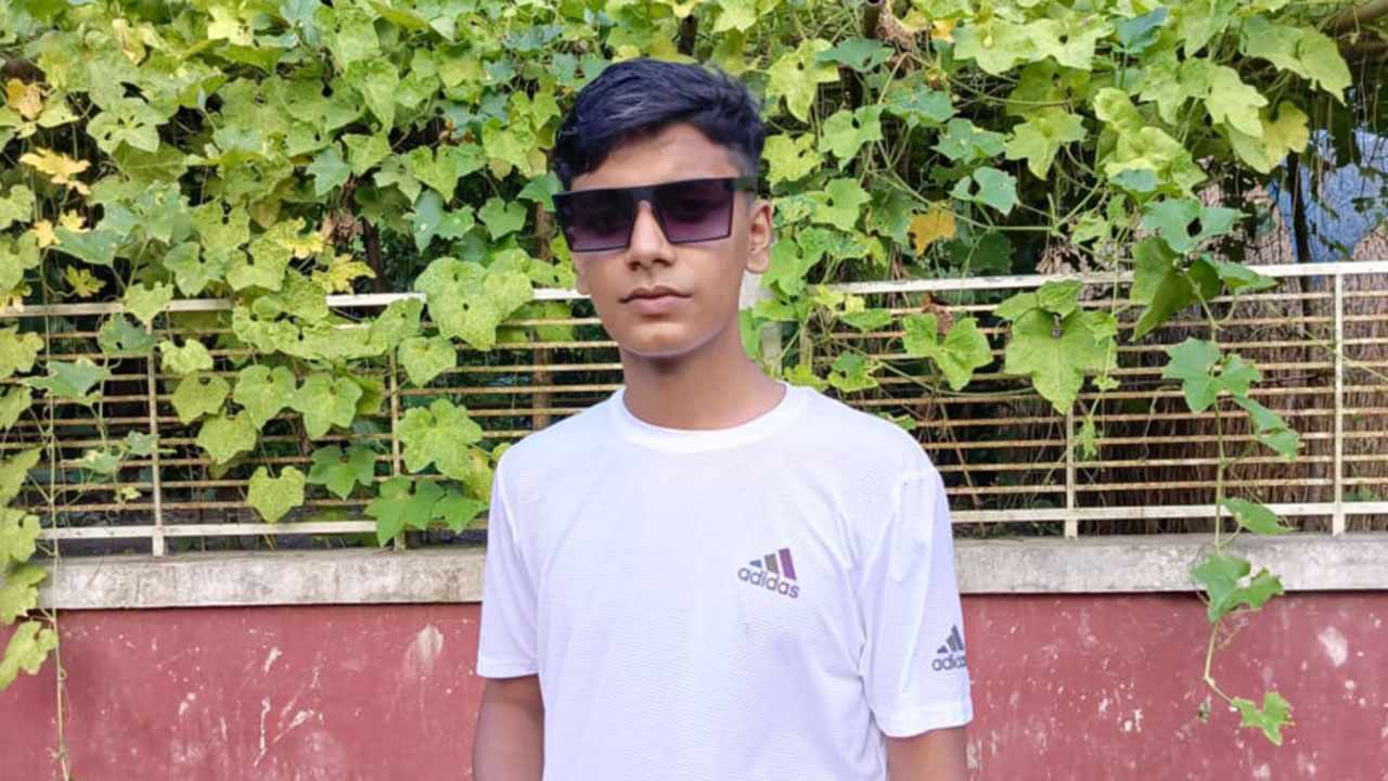 চরভদ্রাসনে  গ্রাম্য সালিশ বৈঠক বসে যুবকের মাথার চুল কেটে ন্যারা করে দিযার পর আত্নহত্যা চেষ্টা