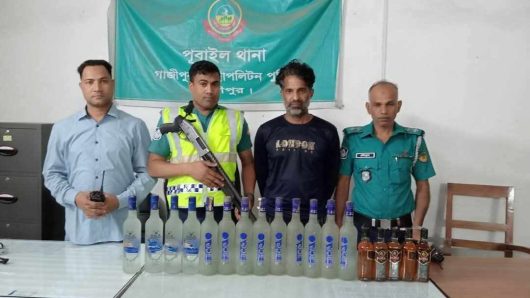 গাজীপুরের পূবাইলে ৩০বোতল দেশী ও বিদেশী মদসহ গ্রেফতার-২
