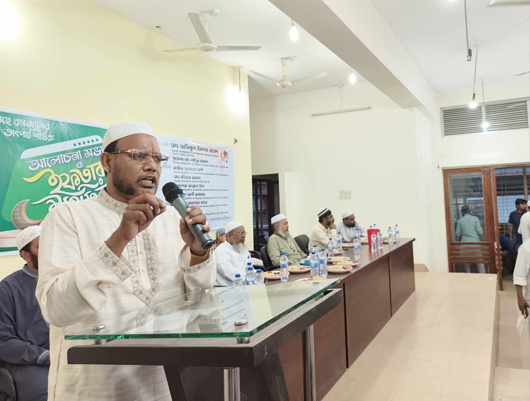 সিংড়ায় ব্যবসায়ী সংগঠনের ইফতার মাহফিল 