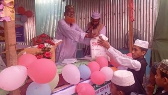 উলিপুরে ঐতিহ্যবাহি ক্বারী রজব আলী মাদ্রাসায় অভিভাবক সমাবেশ ও দোয়া মাহফিল
