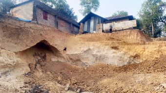 কমলগঞ্জে টিলা কেটে মাটি বিক্রি, ঝুঁকিতে বসতঘর