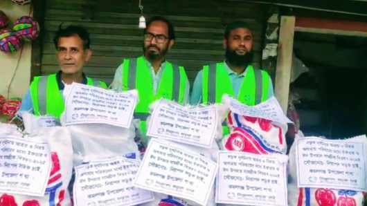 কমলগঞ্জে ‍“নিরাপদ সড়ক চাই” এর উদ্যোগে ইফতার ও ঈদ উপহার বিতরণ