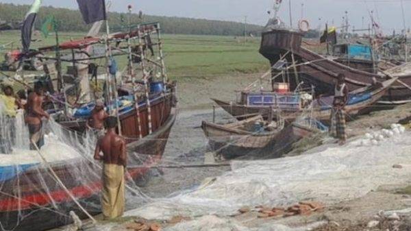 মনপুরার মেঘনায় নিষেধাজ্ঞা শেষ পর্যায়ে প্রণোদনার চাল পাননি! কষ্টে জীবন যাপন জেলেদের