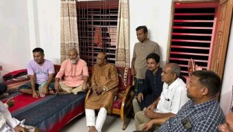 কানাইডাঙ্গায় অ’সু’স্থ বিএনপি নেতা নুরহককে দেখতে গেলেন উপজেলা বিএনপি নেতা তনু