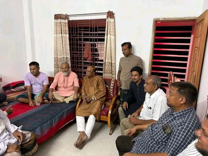 কানাইডাঙ্গায় অ’সু’স্থ বিএনপি নেতা নুরহককে দেখতে গেলেন উপজেলা বিএনপি নেতা তনু