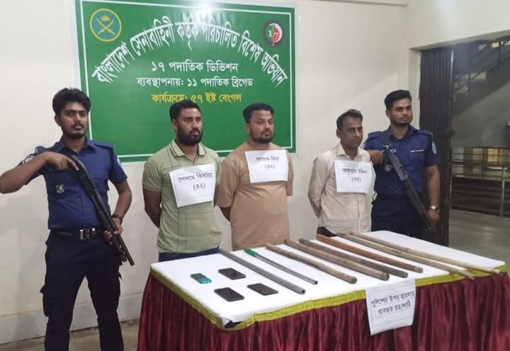 ছাতকের জাতুয়া গ্রামে দু’পক্ষের সংঘর্ষ ঘটনাস্থল থেকে আটক ৩ জন