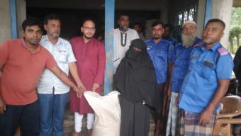 মনপুরায় শান্তিপূর্ন ভাবে ভিডব্লিউবি কার্ডের চাল বিতরন অনুষ্ঠিত