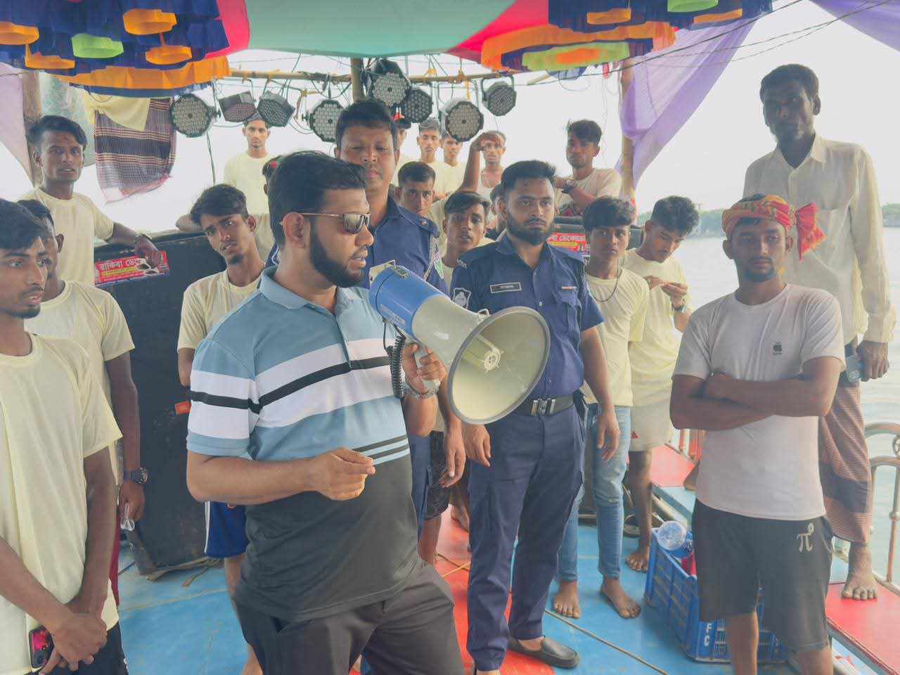 টাঙ্গুয়ার হাওর ও নীলাদ্রি লেকে উচ্চস্বরে গান-বাজনার দায়ে জরিমানা।