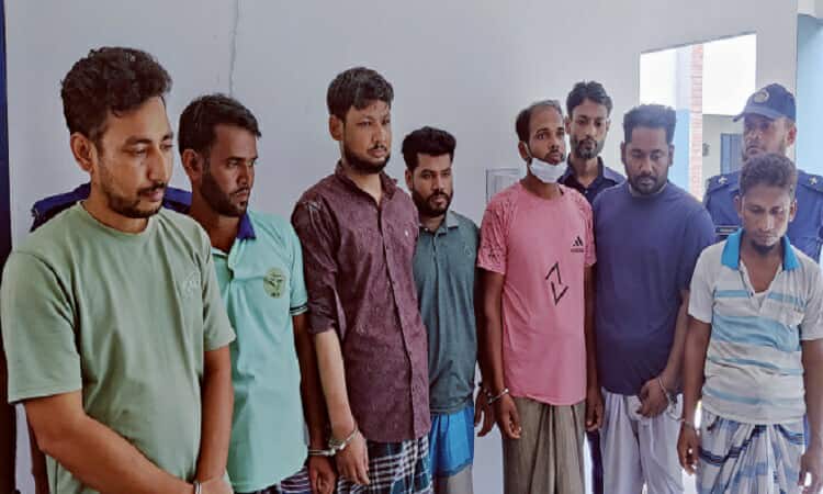 সদরপুরে অভিযানে আটক ১৩