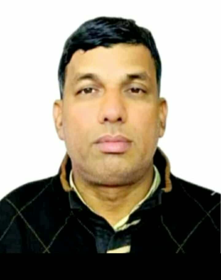 তথ্য চাইতে গেলে সাংবাদিককে অফিসে ঢুকতে নিষেধ করলেন উপ সহকারী প্রকৌশলী হেলাল