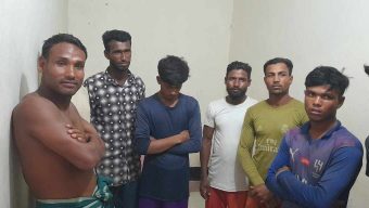 তাহিরপুরের শান্তিপুর নদী থেকে বালু লুট, আটক ৮