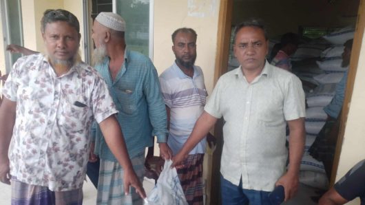 ভোলার মনপুরায় জেলেদের মাঝে প্রণোদনার চাউল বিতরন অনুষ্ঠিত