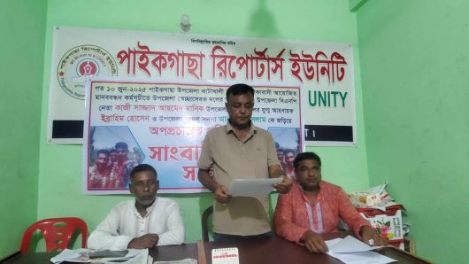 পাইকগাছায় স্বেচ্ছাসেবক দলের আহবায়কের সংবাদ সম্মেলন 