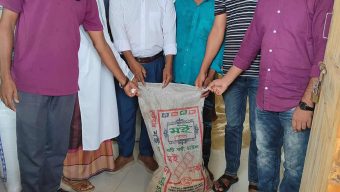 মনপুরায় জেলেদের মাঝে জেলে কার্ডের চাল বিতরন অনুষ্ঠিত