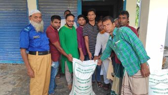 মনপুরা উপজেলায় জেলেদের মাঝে জেলে কার্ডের চাল বিতরন শান্তিপূর্ণ ভাবে অনুষ্ঠিত