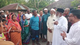 কালী মন্দির প্রাঙ্গণে জলাবদ্ধতা নিরসনের আশ্বাস দিলেন জামায়েত নেতা।