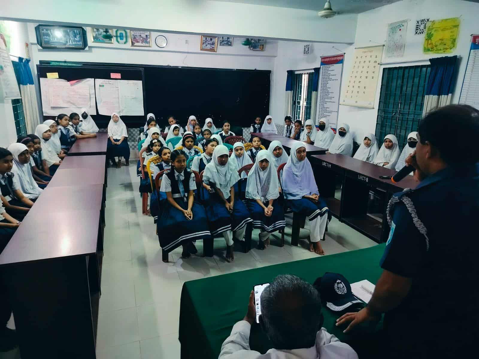 জাতীয় কন্যা শিশু দিবস উপল‌ক্ষে কুইজ প্রতি‌যো‌গিতা ও আ‌লোচনা সভা অনু‌ষ্ঠিত