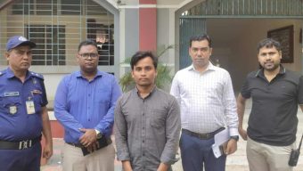 ‘কাশি’ ছিল কোডওয়ার্ড: দিনাজপুরে ডিভাইসসহ পরীক্ষার্থী আটক, পুলিশ বলছে—চক্র ঢাকায়