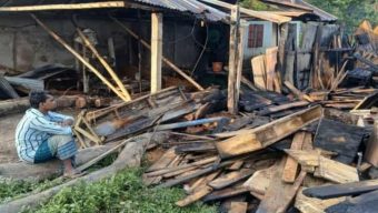 লাকসাম চন্দনা বাজারের দুই ব্যবসায়ীর প্রতিষ্ঠান আগুনে পুড়ে ছাই।