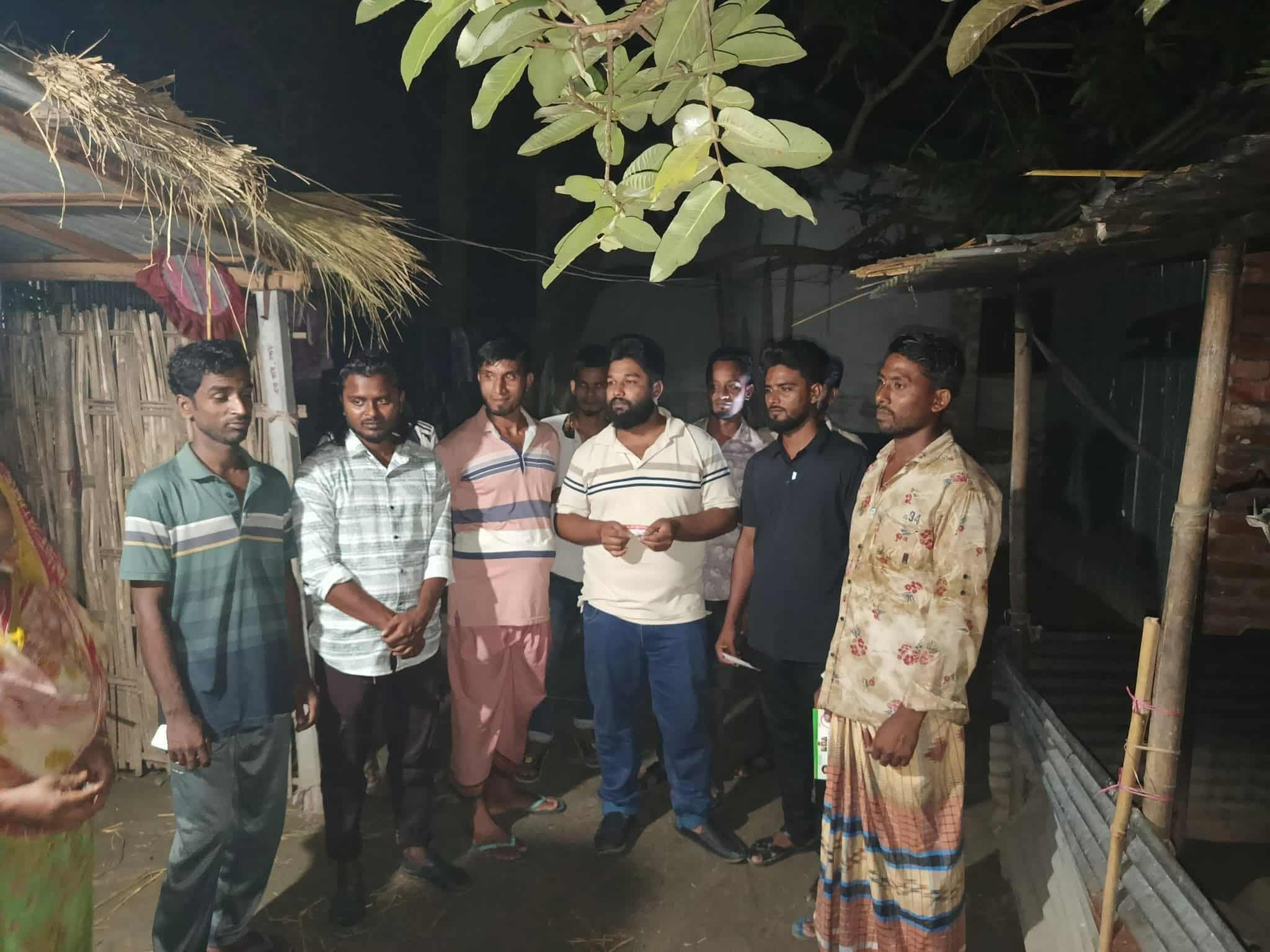 ছাত্রদল ও শ্রমিকদলের উদ্যোগে ৩১ দফার লিফলেট বিতরণ