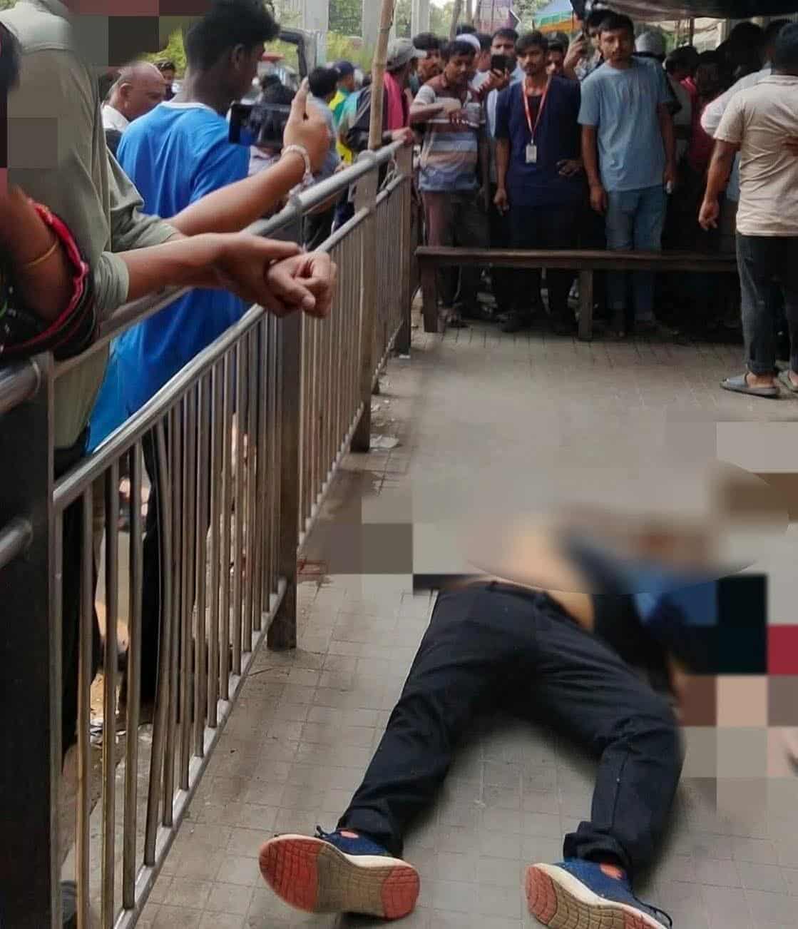 মেট্রোলাইনের বিয়ারিং প্যাড খুলে পড়ে এক পথচারী নিহত