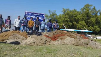 মনপুরার মেঘনায় মৎস্য দপ্তর ও কোস্ট গার্ডের অভিযানে আটক বিহেন্দী-জাল