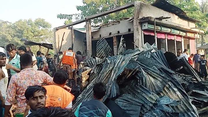 মনপুরায় ৭ দোকান পুড়ে ছাই, পৃরায় অর্ধকোটি টাকার ক্ষয়-ক্ষতি