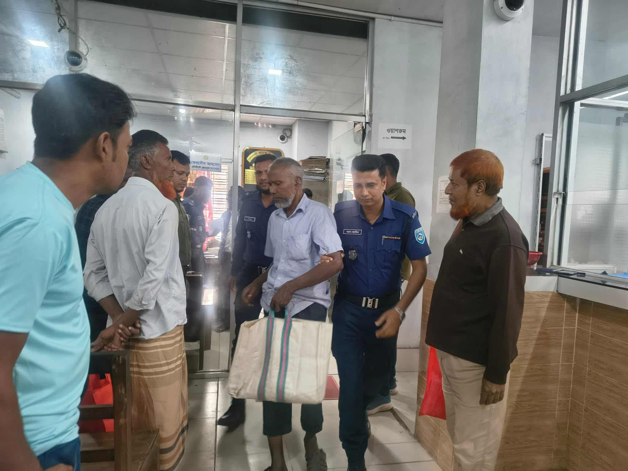 গোবিন্দগঞ্জ উপজেলার ব্যাংকিং প্রতারক চক্রের অন্যতম সদস্য আটক