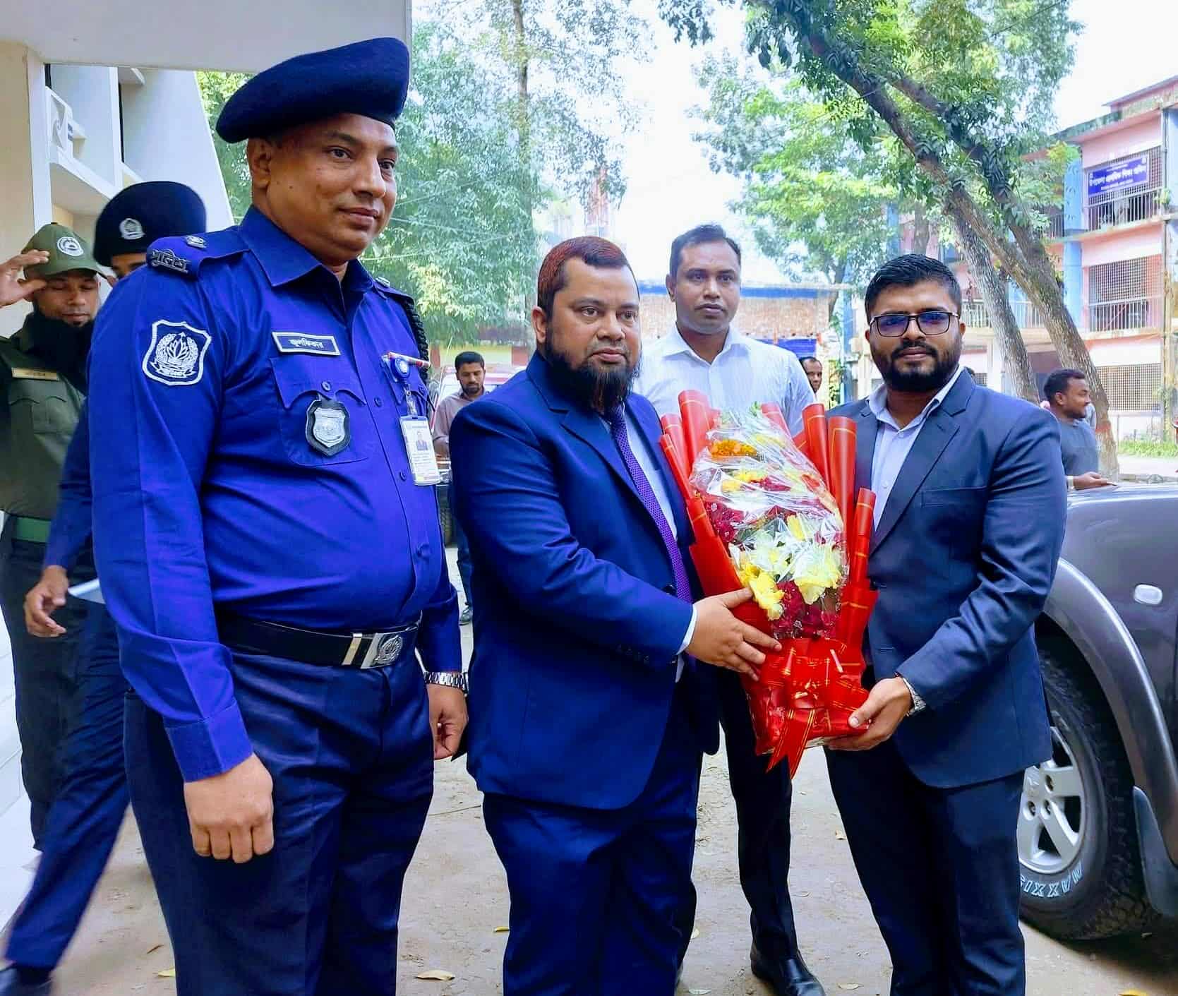 পলাশবাড়ী উপজেলায় বিভিন্ন শ্রেনী পেশার মানুষের সাথে নবাগত জেলা প্রশাসকের মতবিনিময়